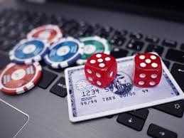 Pengguna santai menikmati hiburan dan mengatur batas deposit dengan aplikasi dragon696